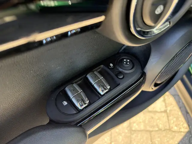 Mini Hatch view 4