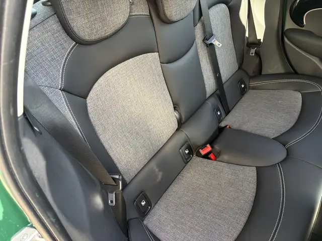 Mini Hatch view 9