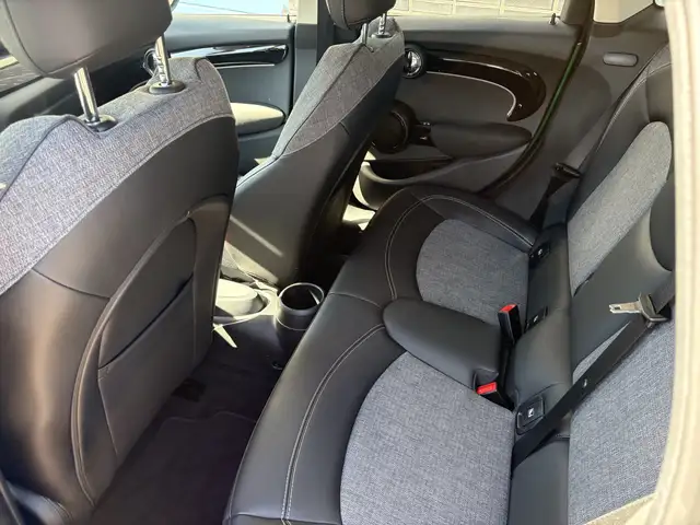 Mini Hatch view 8