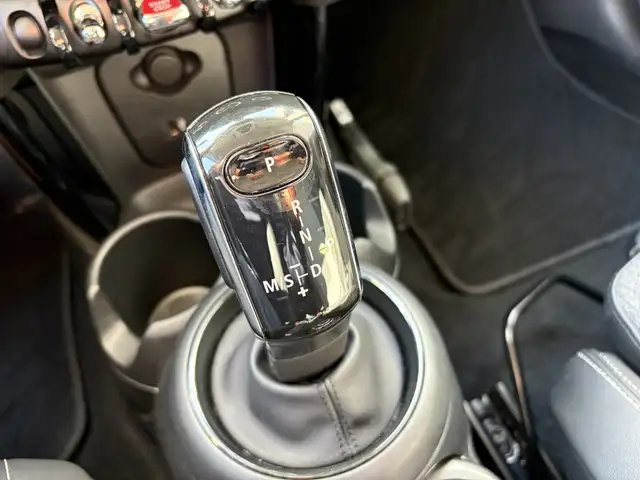Mini Hatch view 12