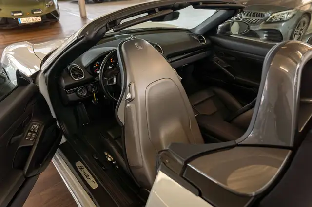 Porsche Boxster view 13
