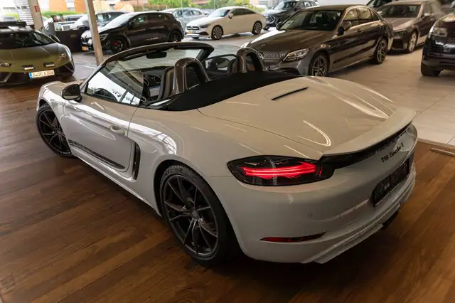 Porsche Boxster view 4