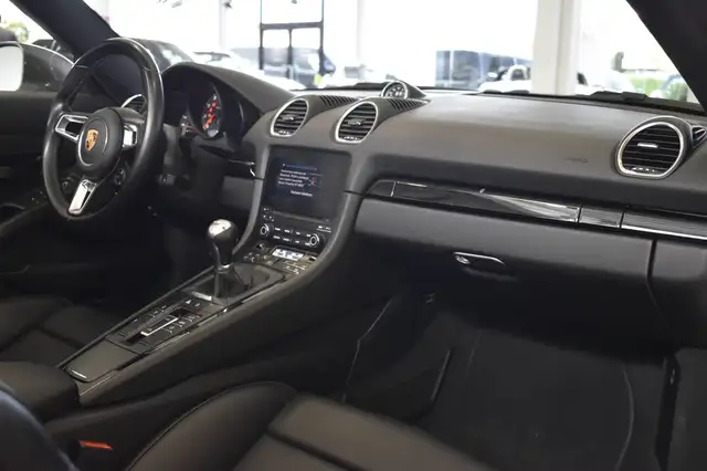 Porsche Boxster view 9