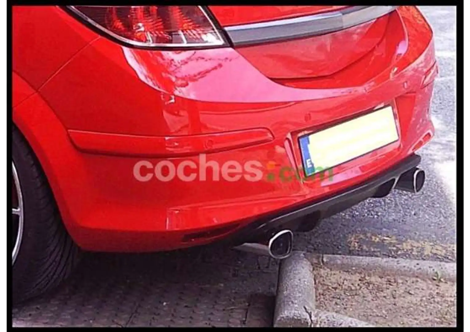 Opel Astra GTC 1.9CDTi Sport 150 Rojo - 2