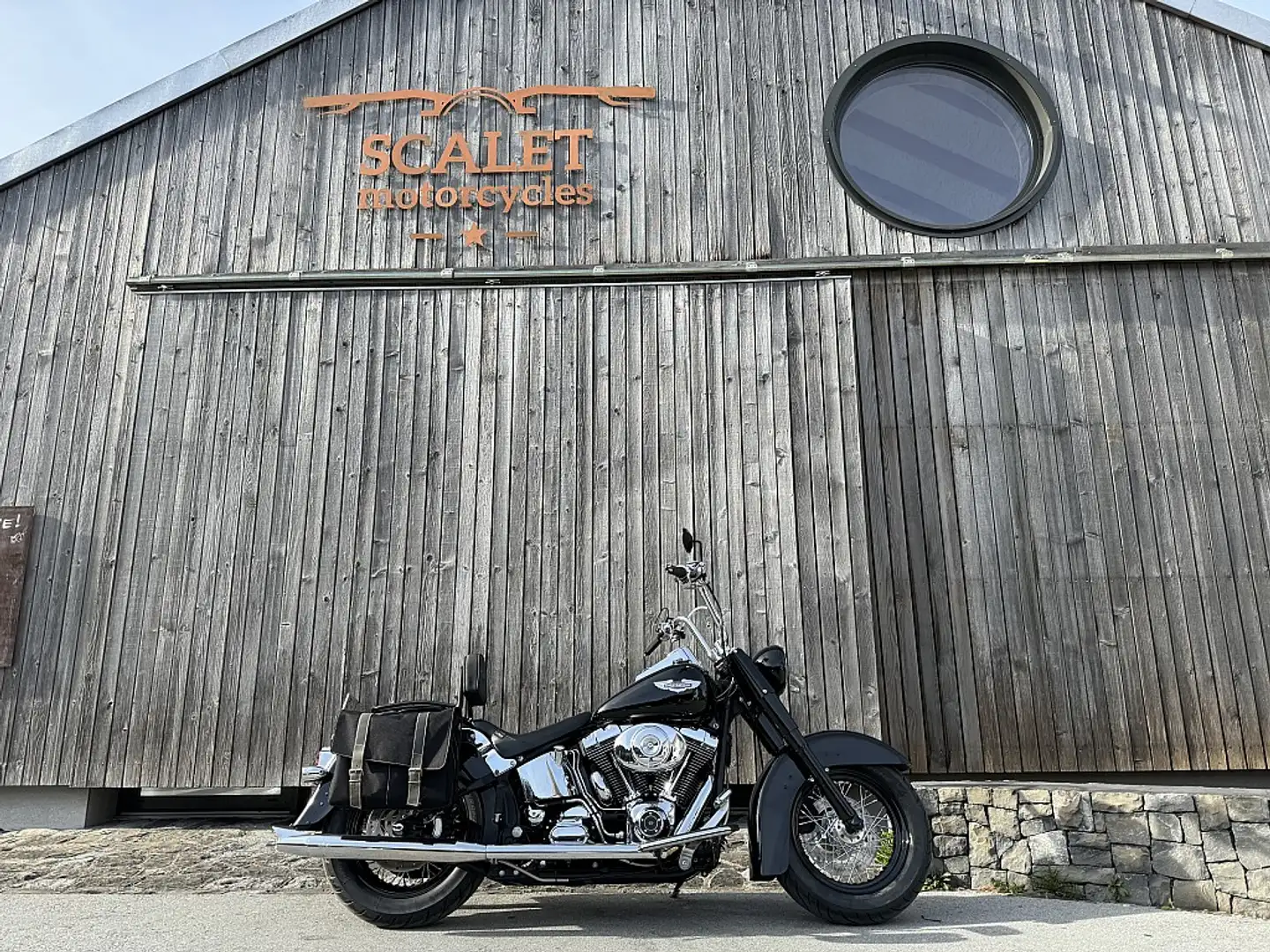 Harley-Davidson Softail Softail Deluxe FLSTNI Bílá - 2