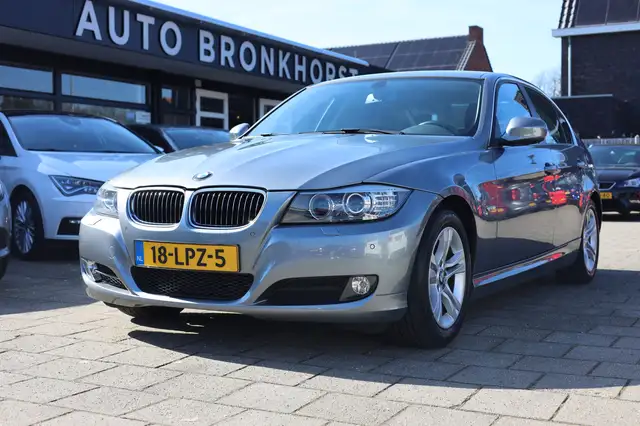BMW 318 3-serie 318i AUTOMAAT | NAVI | LEDER | NAP | TREKH