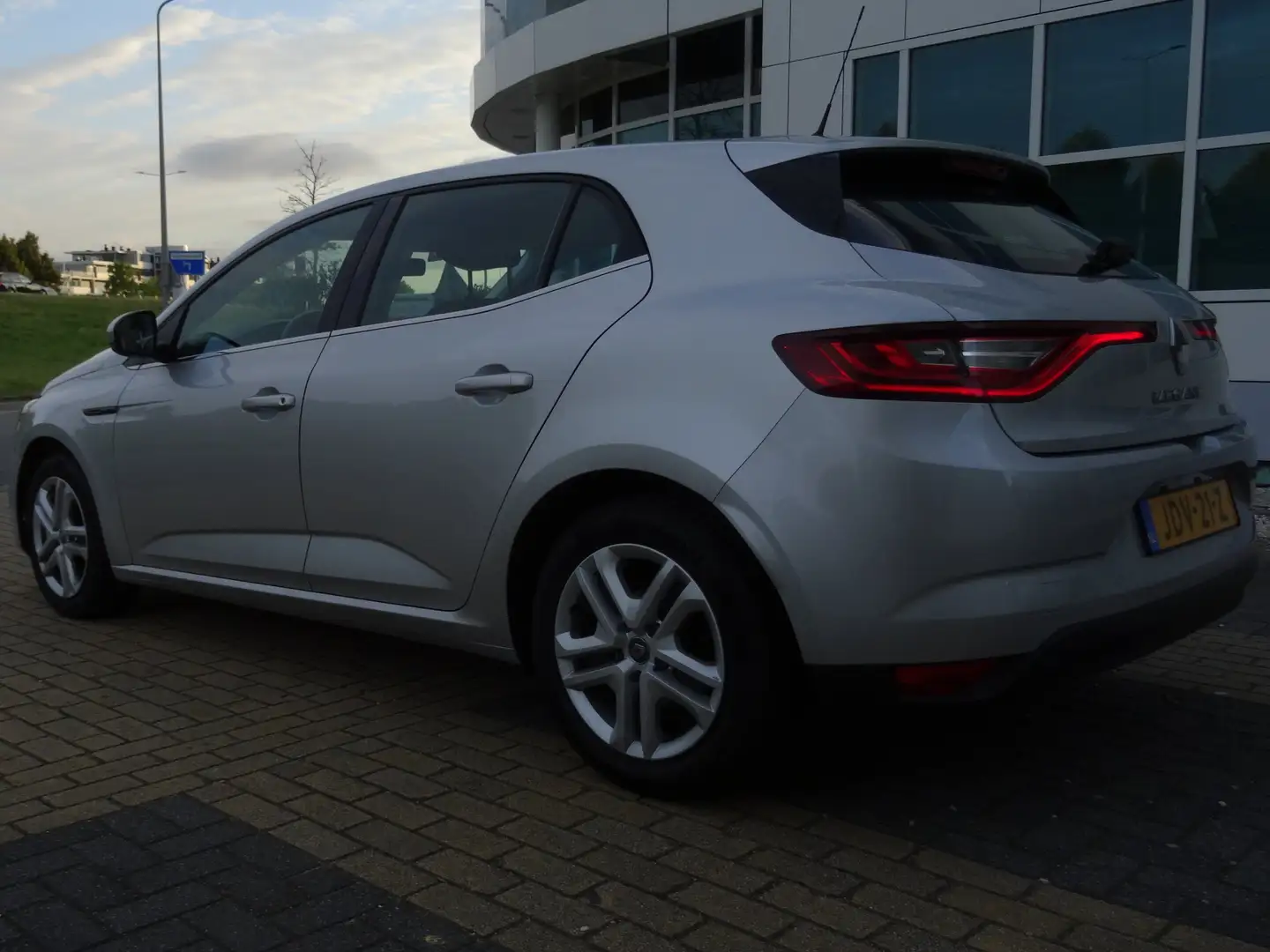 Renault Megane Megane 1.5 Blue dCi Bns Zen Zilver - 2