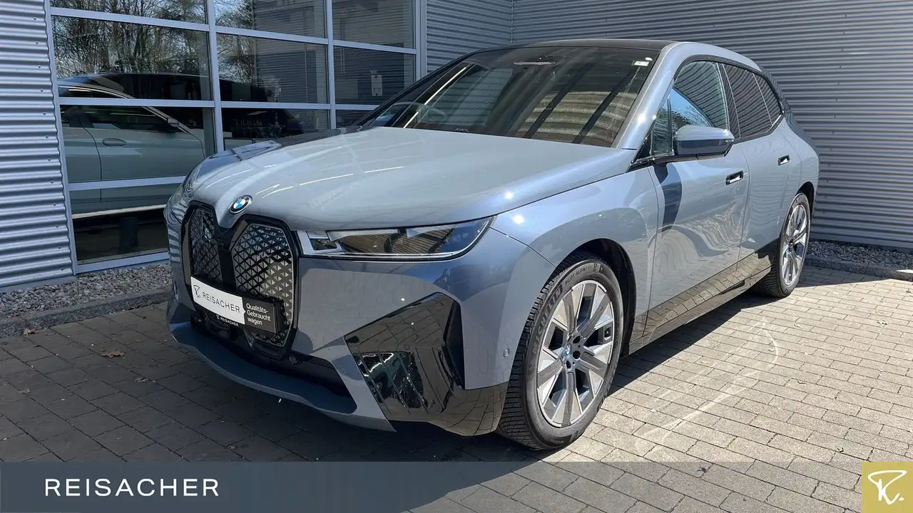 BMW iX