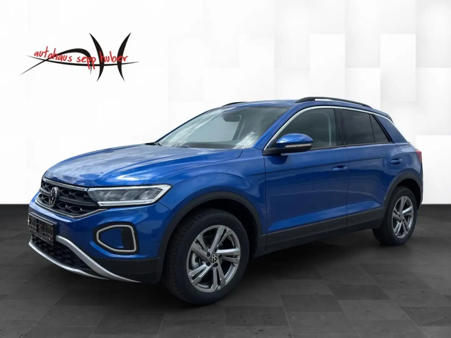 Volkswagen T-Roc 1.5 TSI Life 110 KW DSG Bluetooth Navi LED Blau - 1