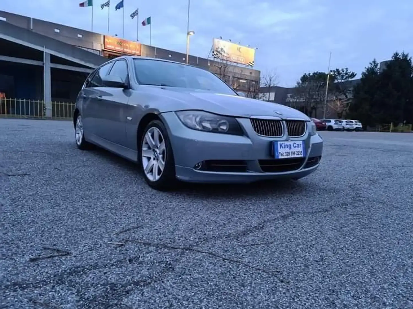 BMW 330 330xd Touring Msport Grau - 2