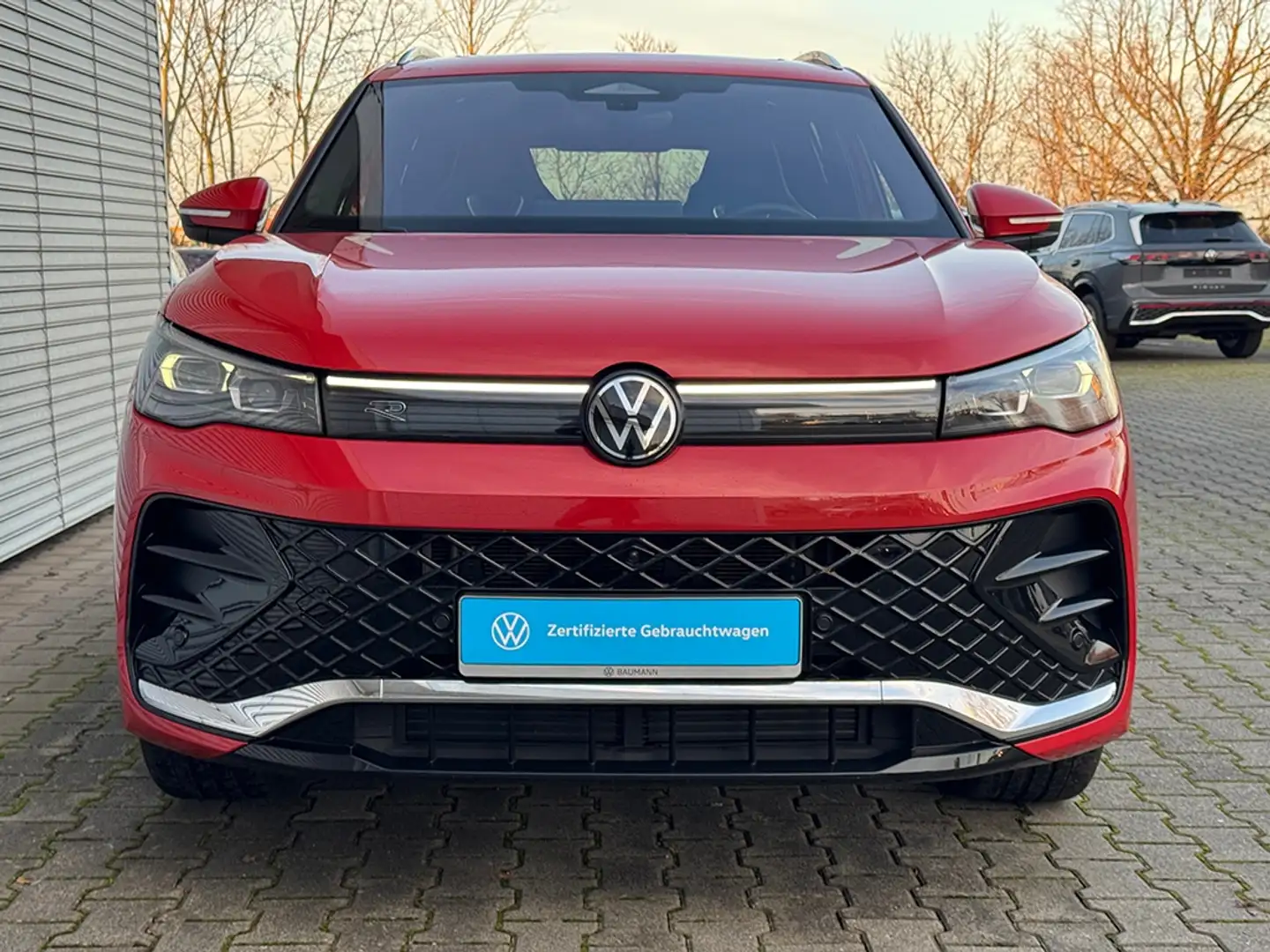 Volkswagen Tiguan 2.0 TDI 4MOTION R-LINE *AHK*STDHZG* Rot - 2