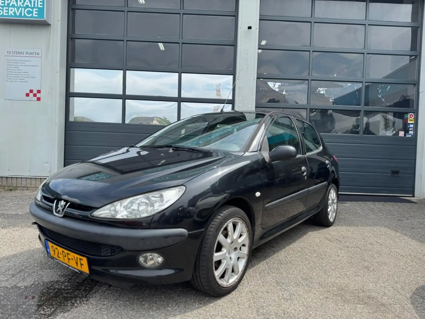 Peugeot 206 1.4 Pop' Art 5-deurs nw. apk Zwart - 2