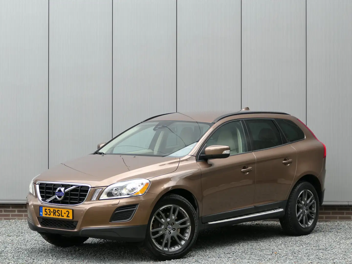 Volvo XC60 T5 Kinetic Leer / Xenon / Navi / Trekhaak / Volled Brun - 1