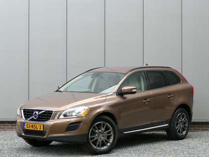 Volvo XC60 T5 Kinetic Leer / Xenon / Navi / Trekhaak / Volled