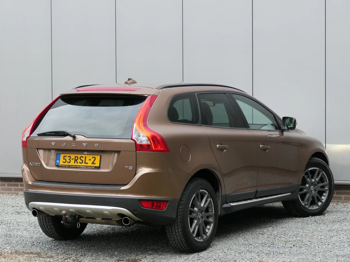 Volvo XC60 T5 Kinetic Leer / Xenon / Navi / Trekhaak / Volled Brun - 2