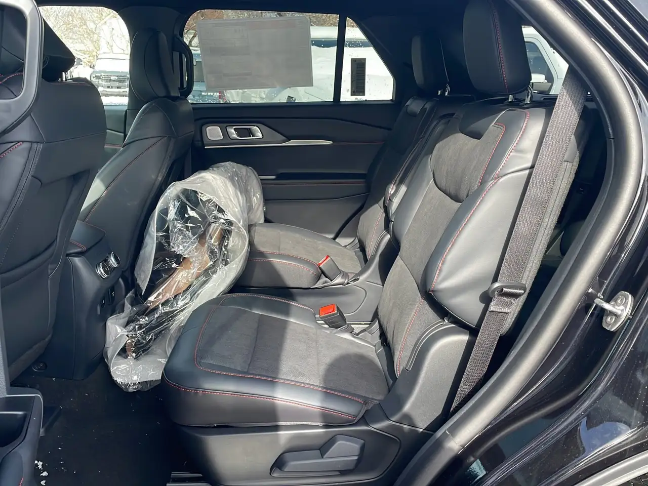 Ford Explorer снимка Ford Explorer