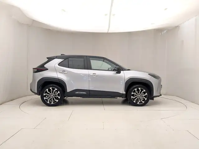Toyota Yaris Cross view 3