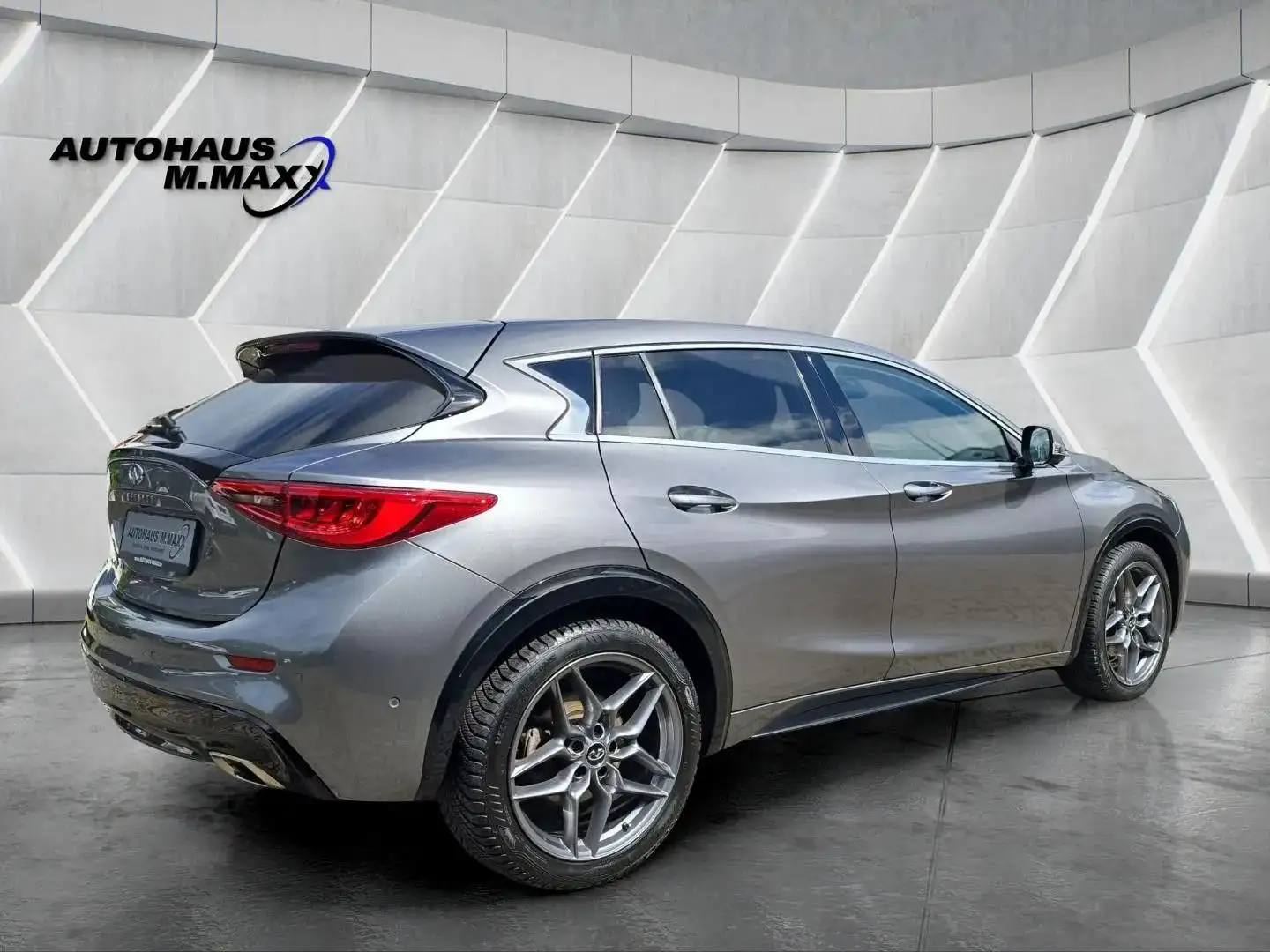 Infiniti Q30 1.6 Premium*Automatik*360°-Kamera*Navi*Leder Grau - 2