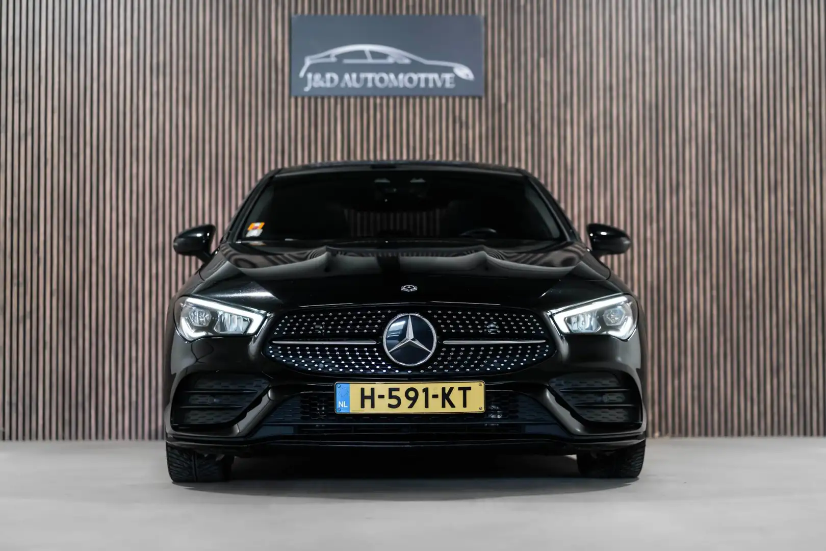 Mercedes-Benz CLA 180 180D AMG NIGHT LED CAMERA PANO NAVI PDC 2020 Zwart - 2