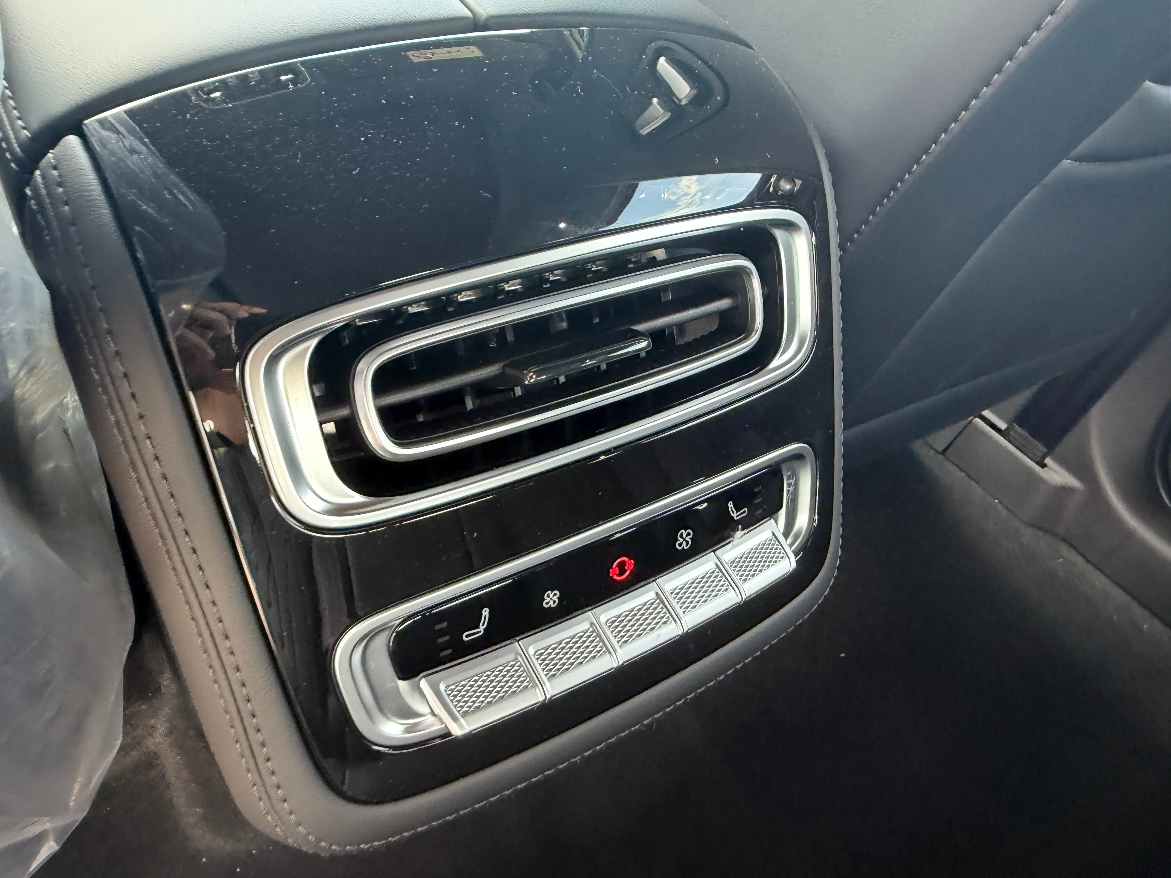 Omoda 9 Premium PHEV Black Edition — photo 11