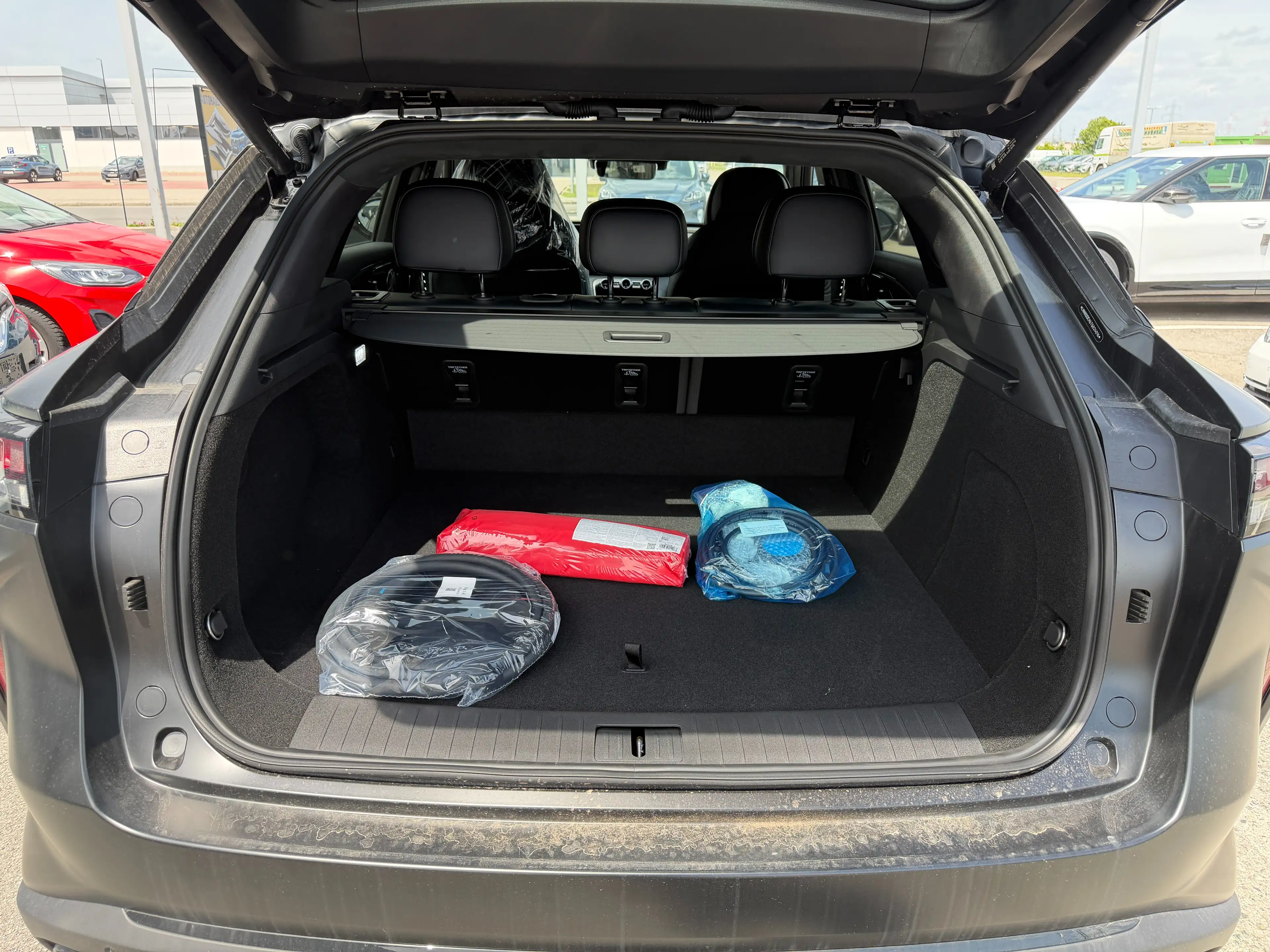 Omoda 9 Premium PHEV Black Edition — photo 8