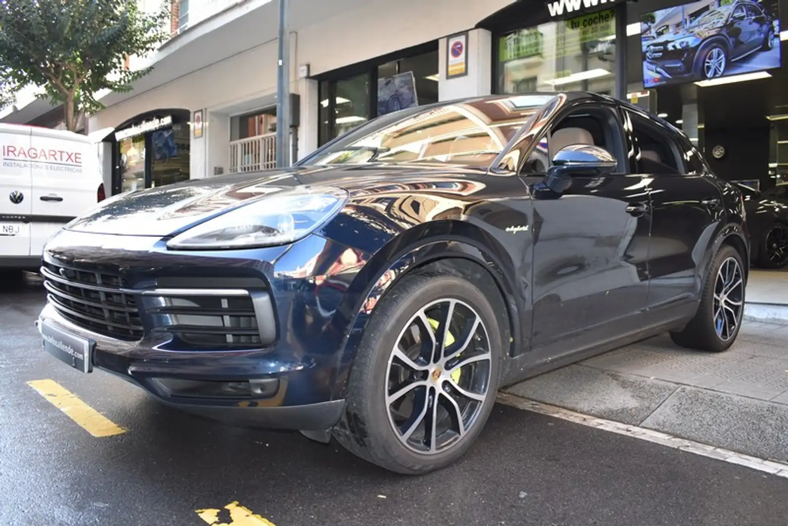 Porsche Cayenne E-Hybrid Coupé Aut. Blau - 2