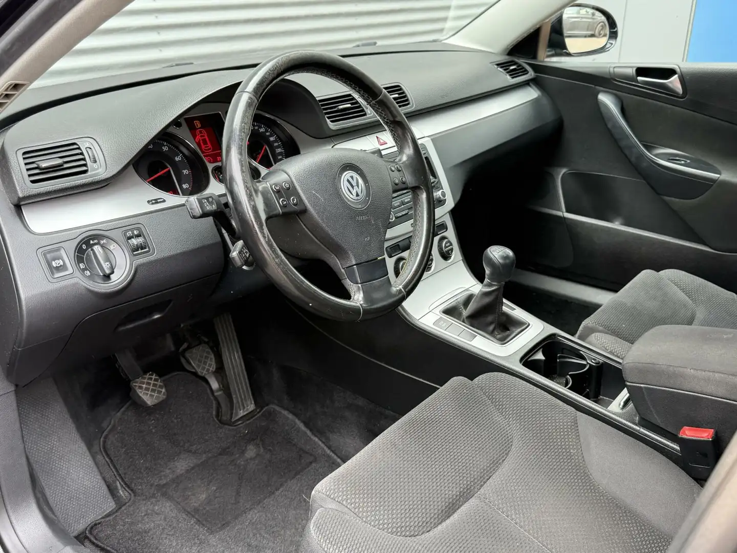 Volkswagen Passat 1.8 TFSI Trendline nl auto airco cruise 08 mf stuu Zwart - 2