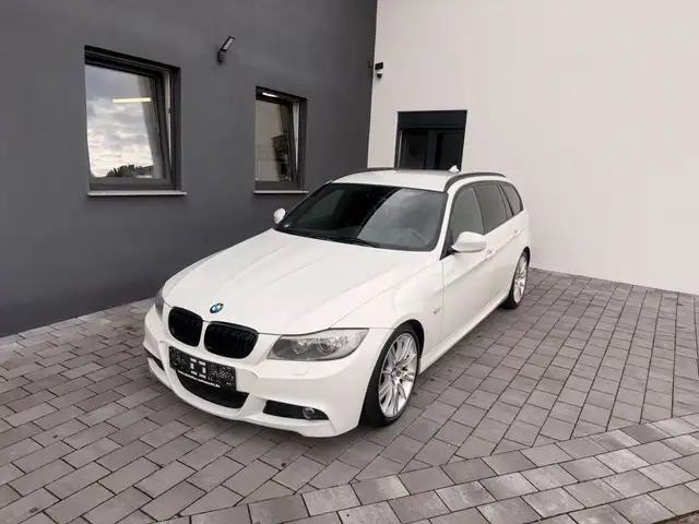 BMW 330 3 Touring 330 d xDrive/Schalter/Navi/M-Paket