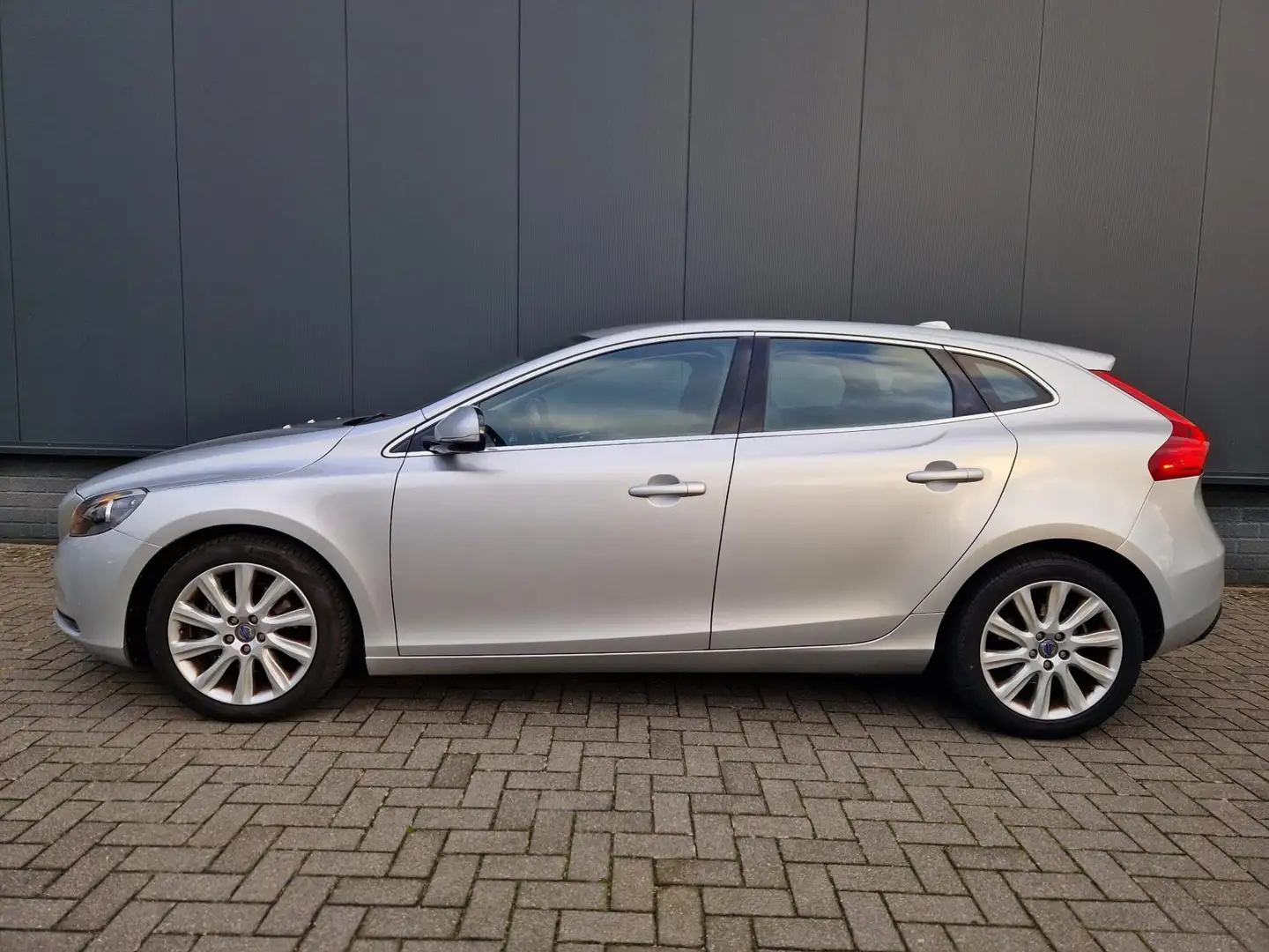 Volvo V40 1.6 T3 150pk Org. NL 2e Eigenaar 96dkm NAP! Gris - 2