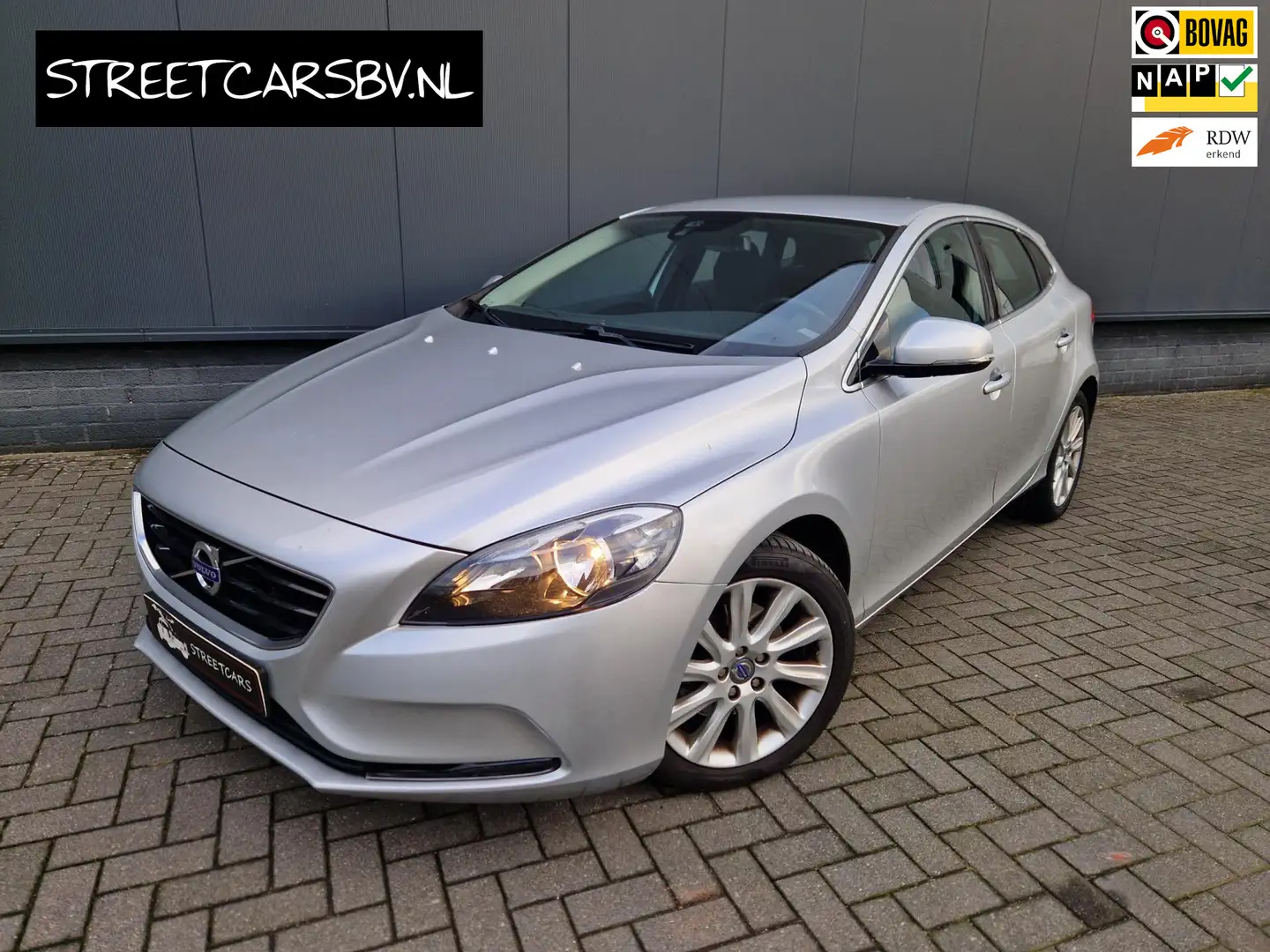 Volvo V40 1.6 T3 150pk Org. NL 2e Eigenaar 96dkm NAP! Gris - 1