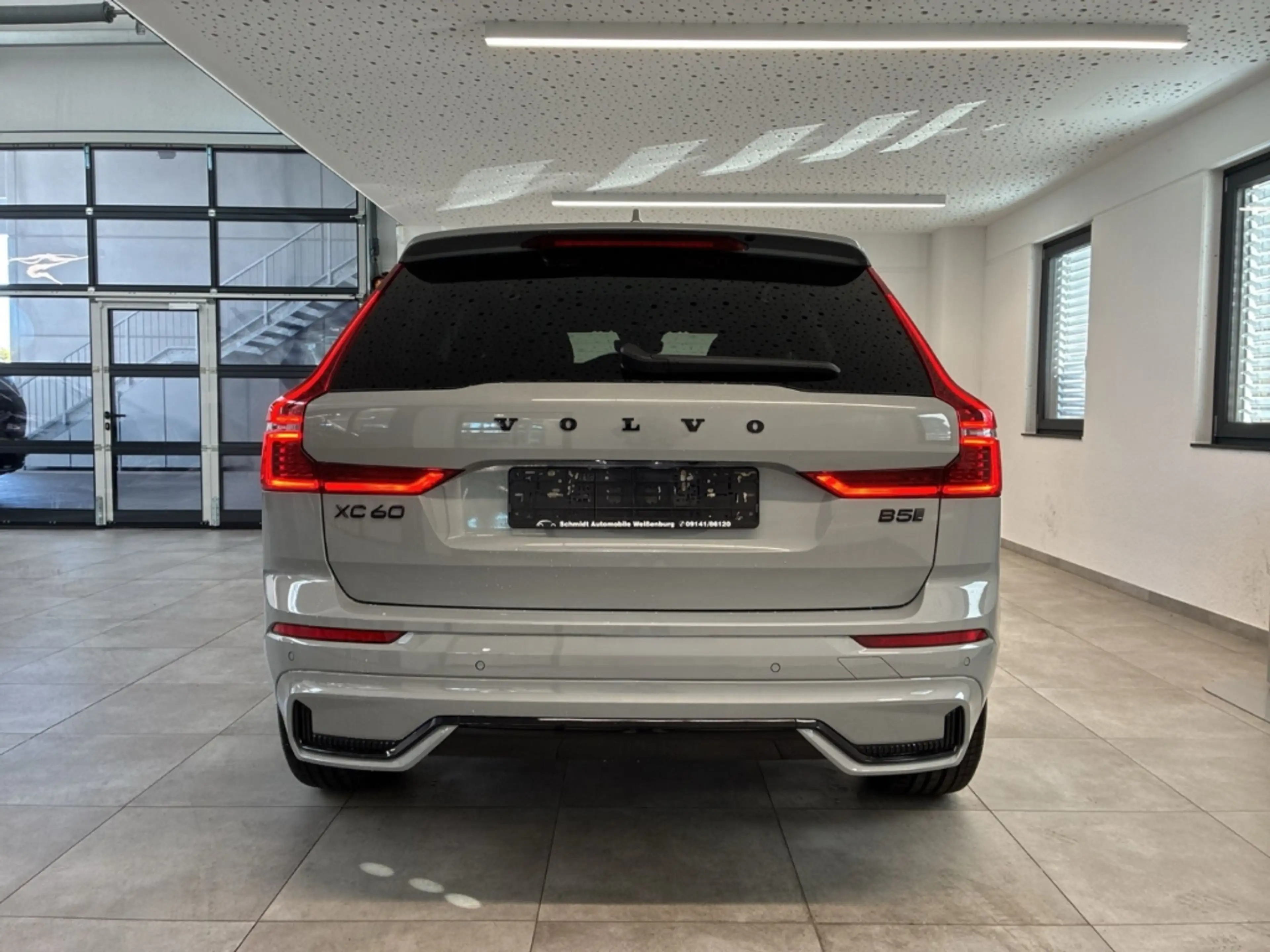 Volvo XC60 2.0 B5 MH AWD Black-Edition Plus AHK Harman Kardon — photo 3