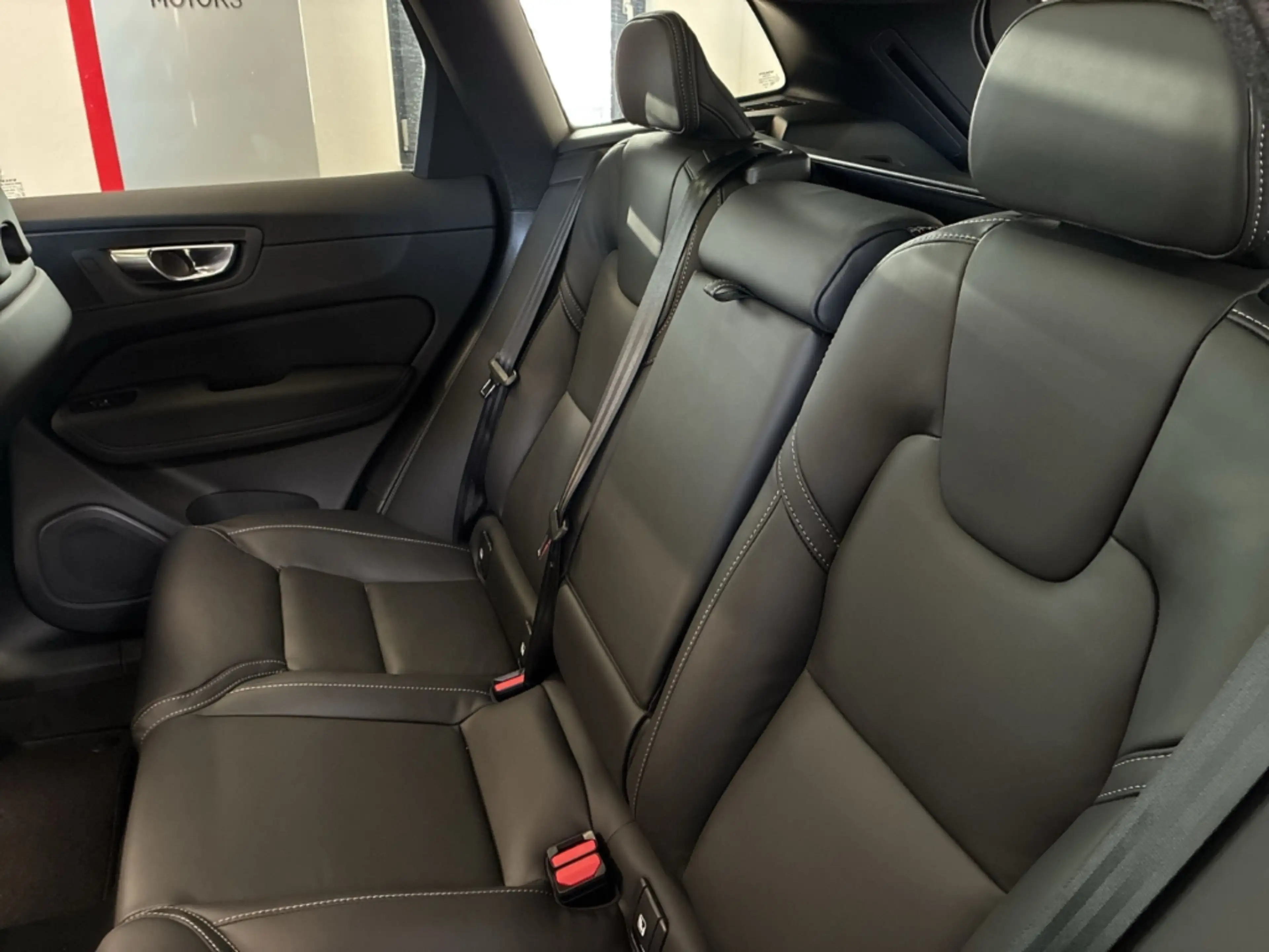 Volvo XC60 2.0 B5 MH AWD Black-Edition Plus AHK Harman Kardon — photo 13