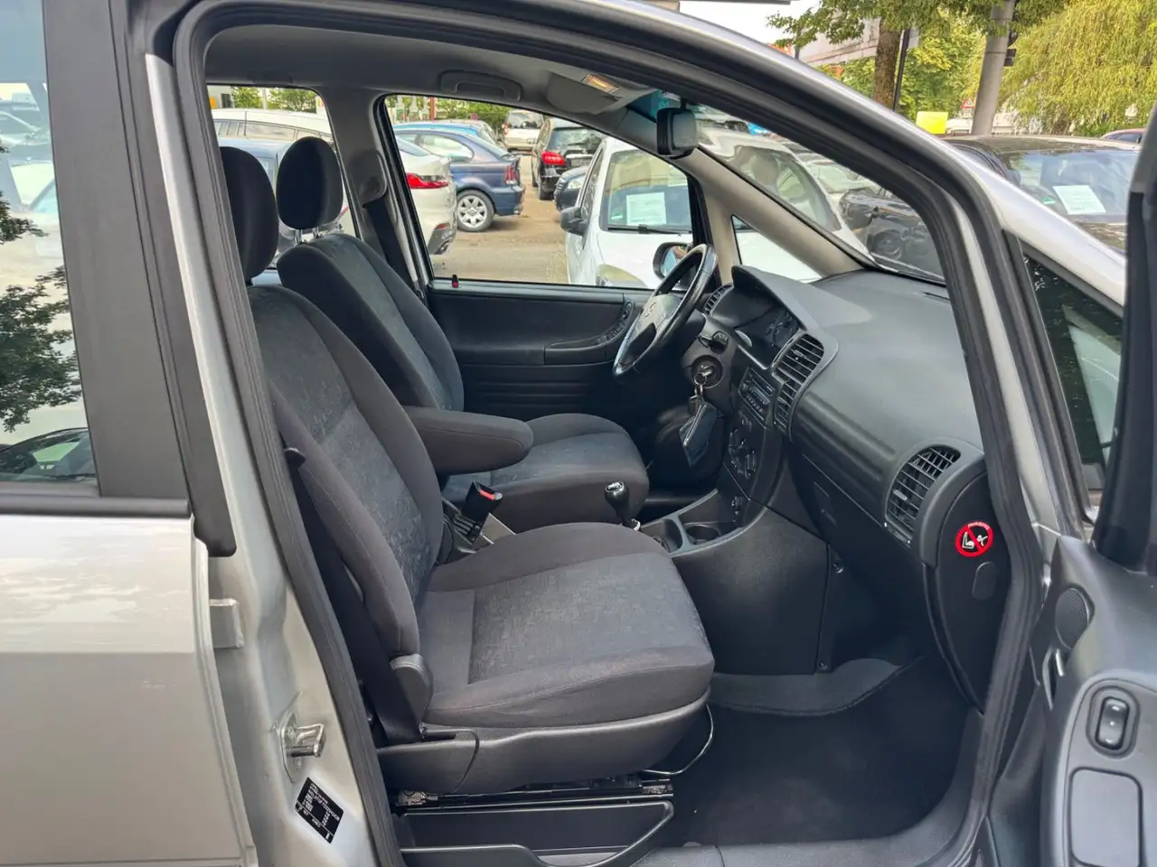 2002 Opel Zafira Elegance 1.8 / 7 Sitze Klima AHK 1 Hand, photograph 12
