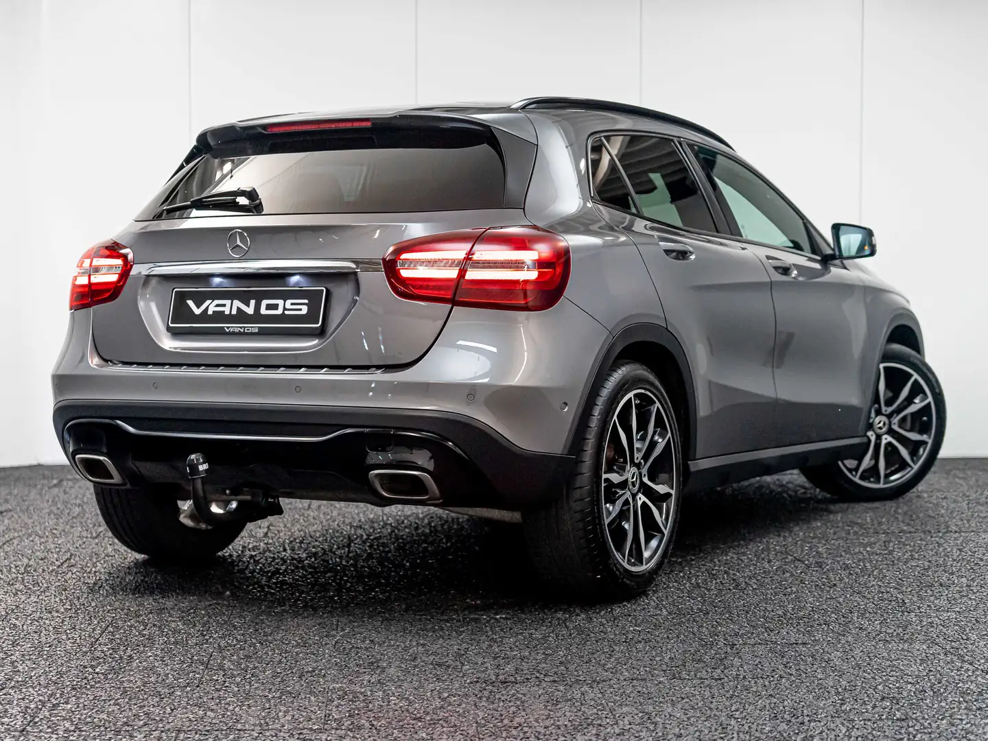 Mercedes-Benz GLA 250 GLA Urban | Trekhaak | Harman Kardon Šedá - 2