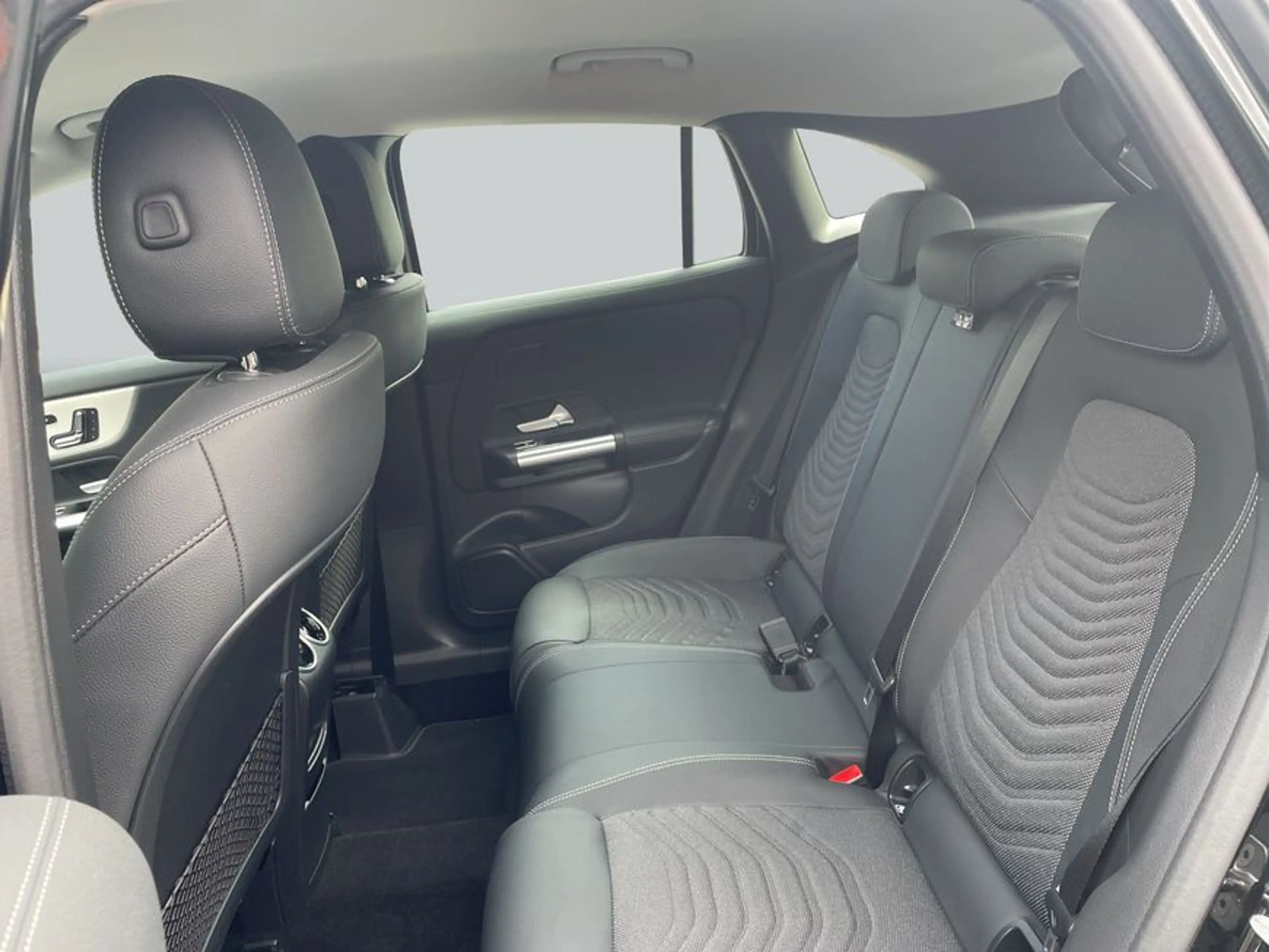 Mercedes-Benz GLA 200 GLA — photo 11