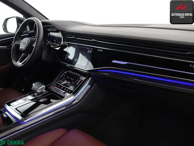 Audi SQ8 view 11
