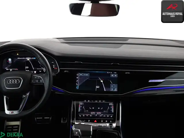 Audi SQ8 view 9