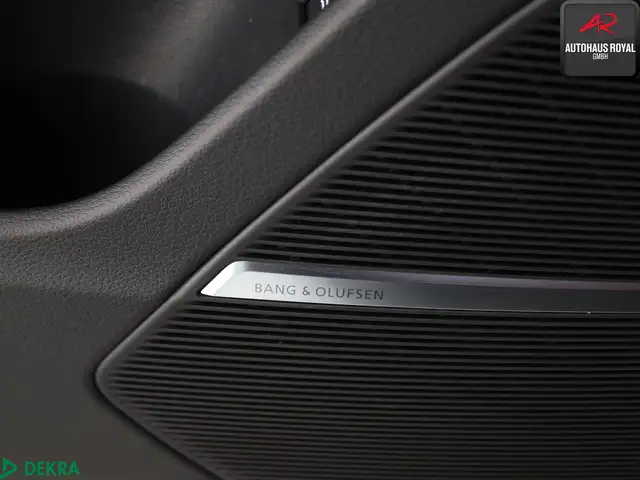 Audi SQ8 view 14