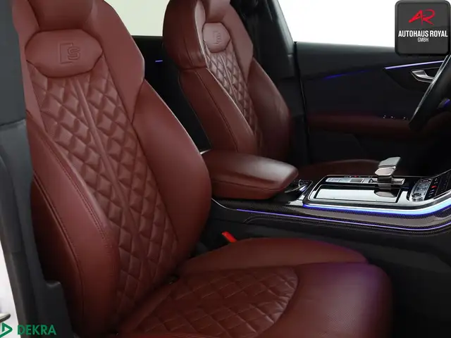 Audi SQ8 view 12