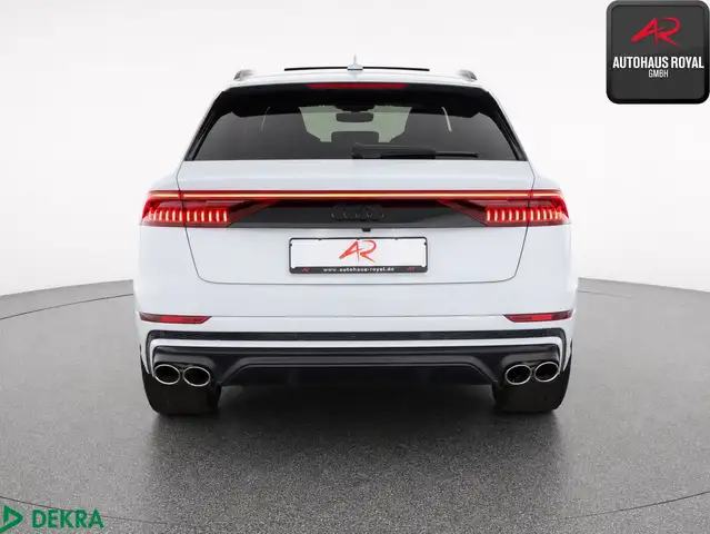 Audi SQ8 view 4