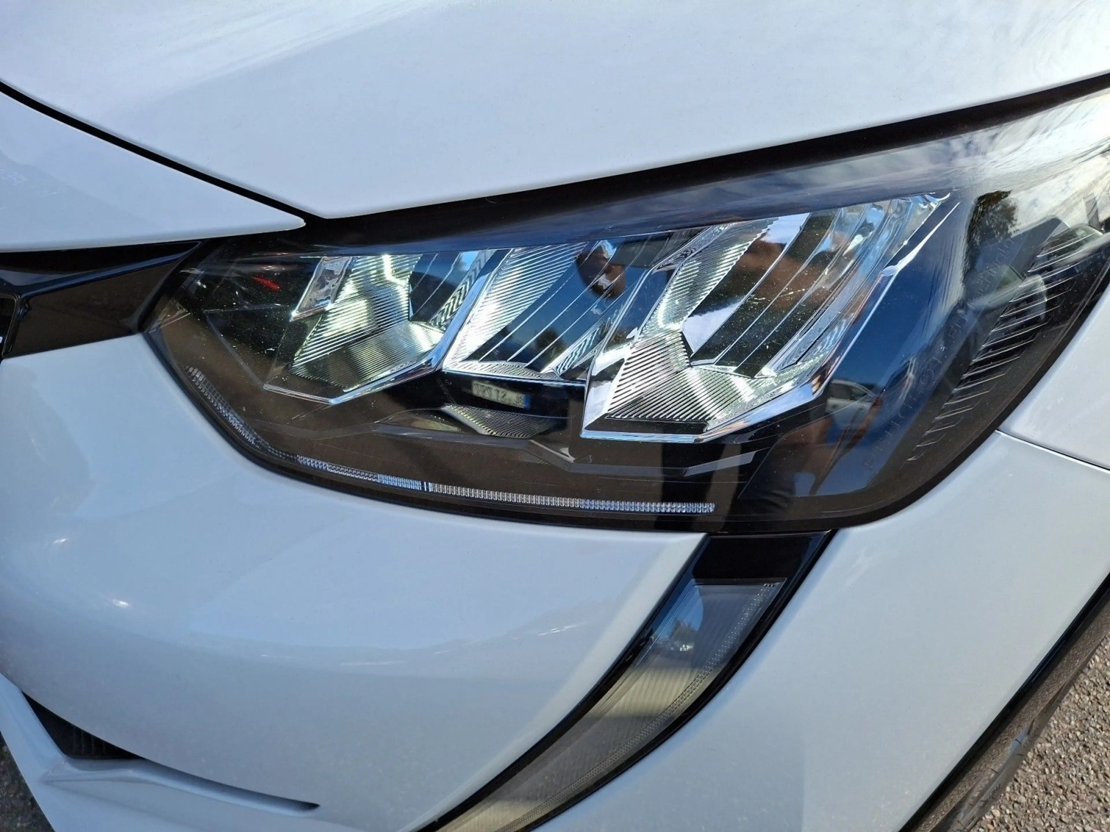 Peugeot e-208 136 Allure+ LED Scheinwerfer Bluetooth PDC — photo 10