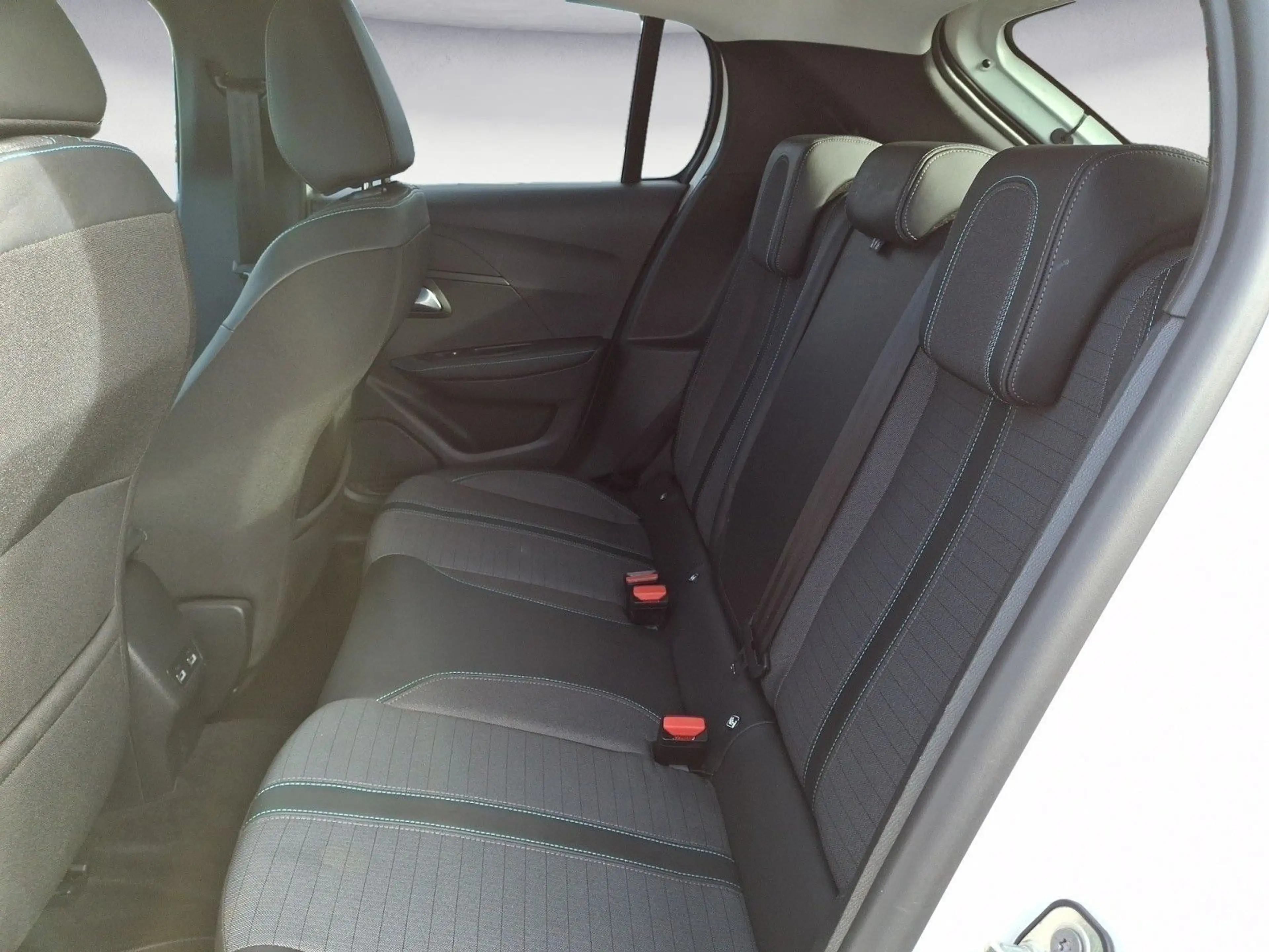 Peugeot e-208 136 Allure+ LED Scheinwerfer Bluetooth PDC — photo 15