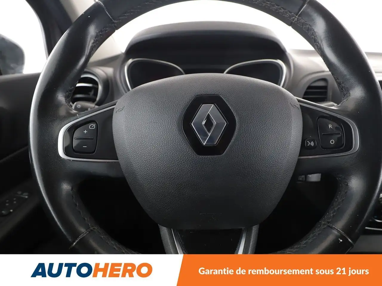 Renault Captur — photo 19