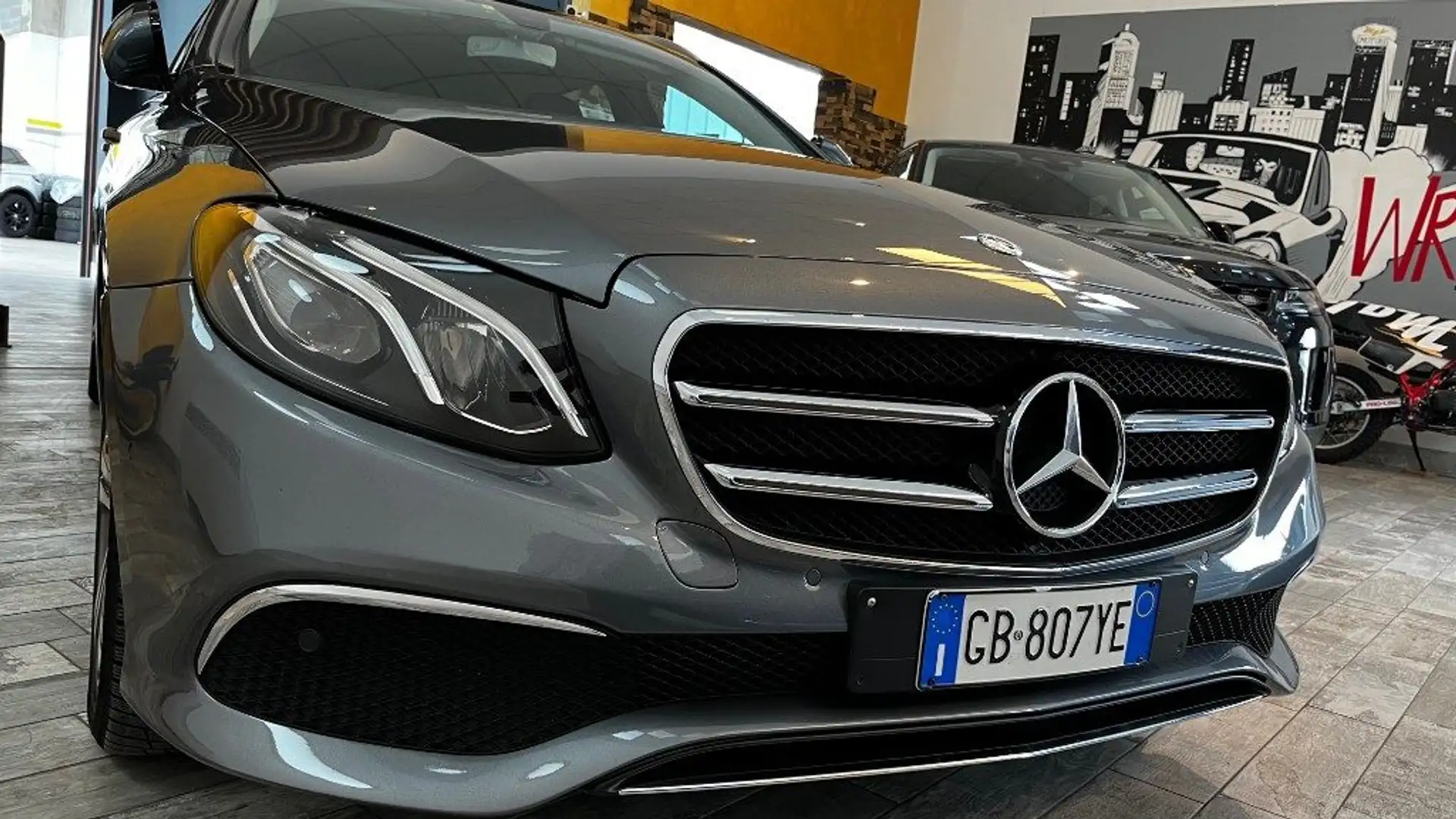 Mercedes-Benz E 200 d S.W. Auto Sport Grigio - 2