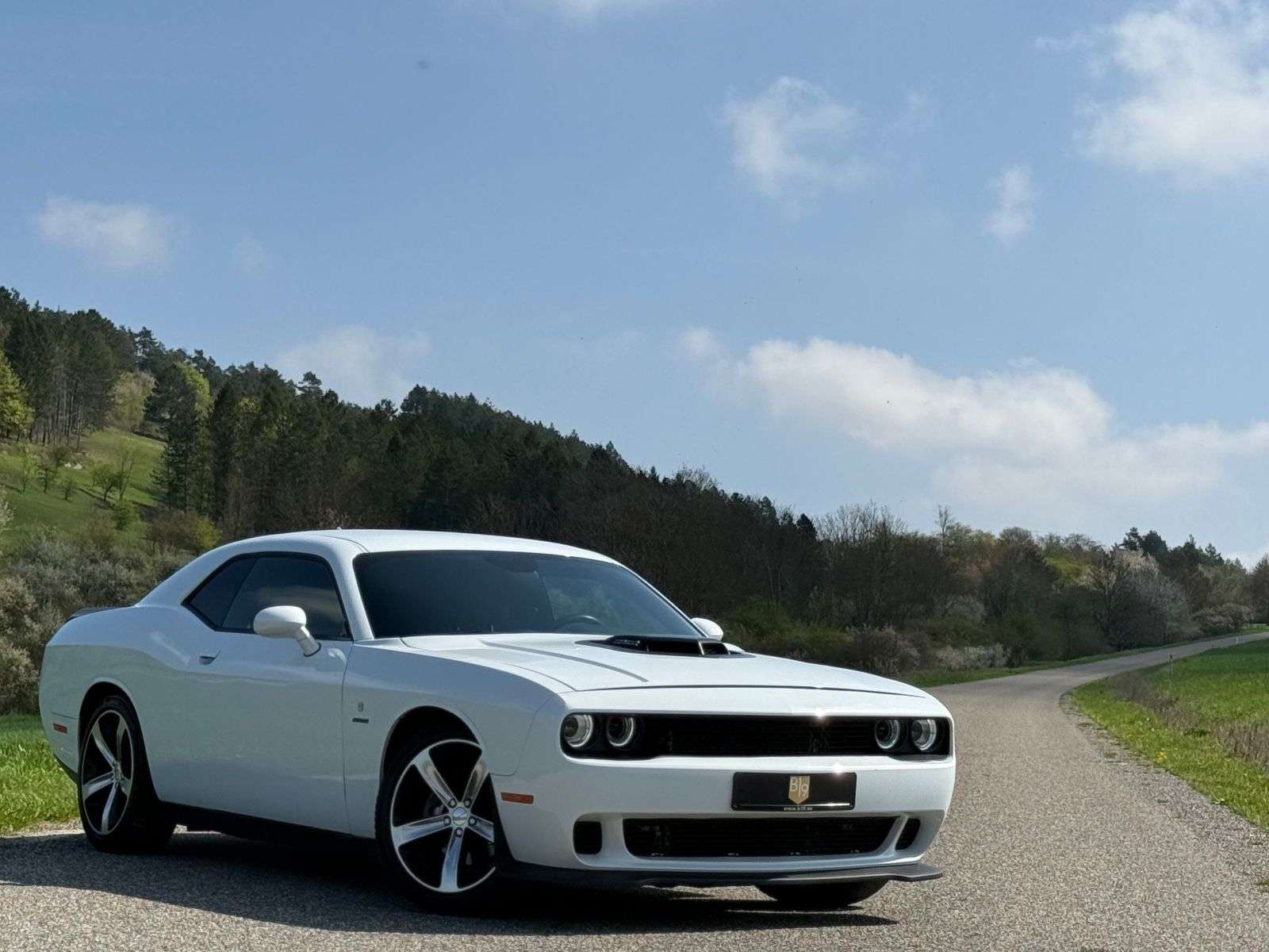 Second hand Dodge Challenger 5.7