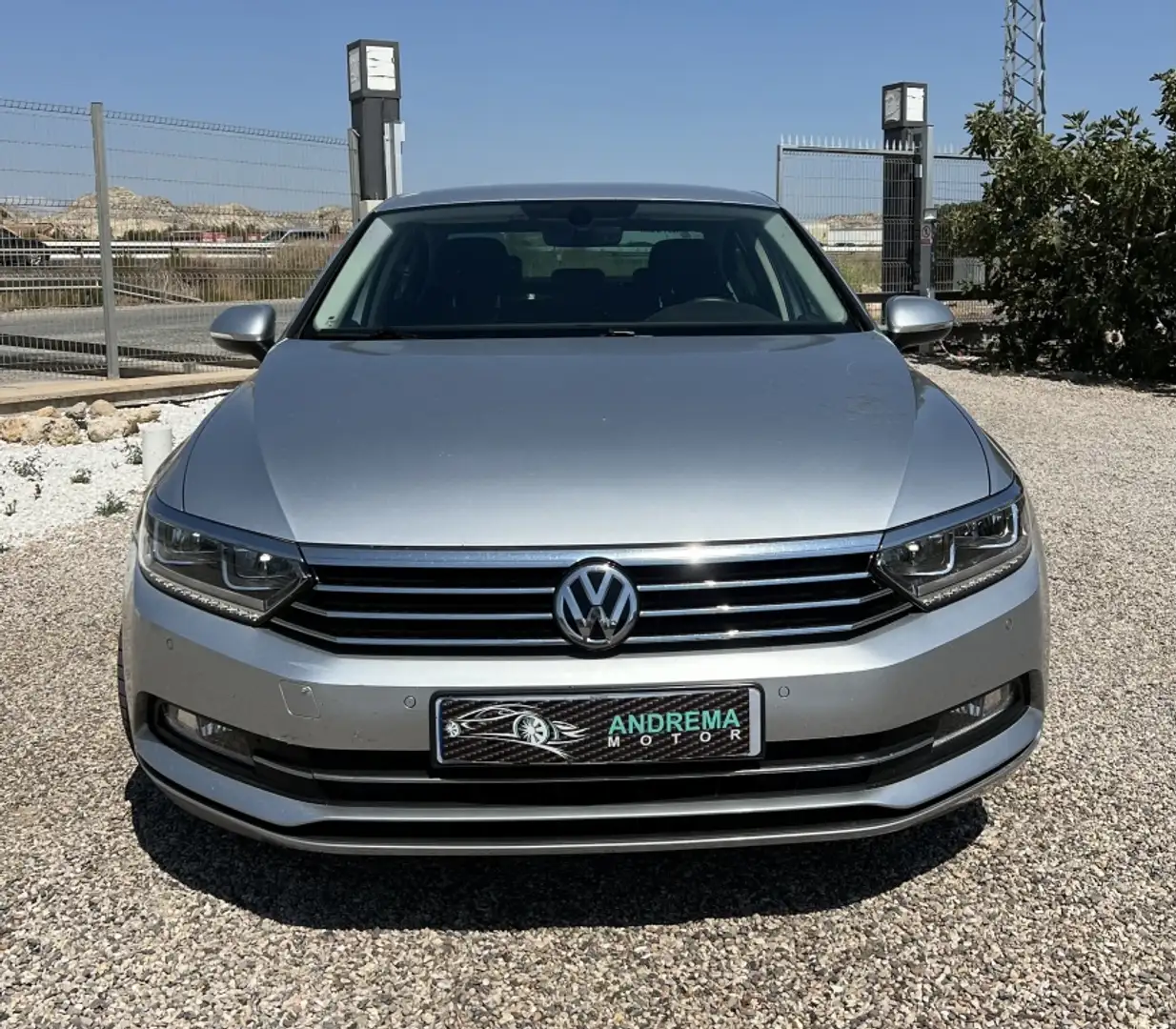 Volkswagen Passat 1.5 TSI 110kW Silver - 2