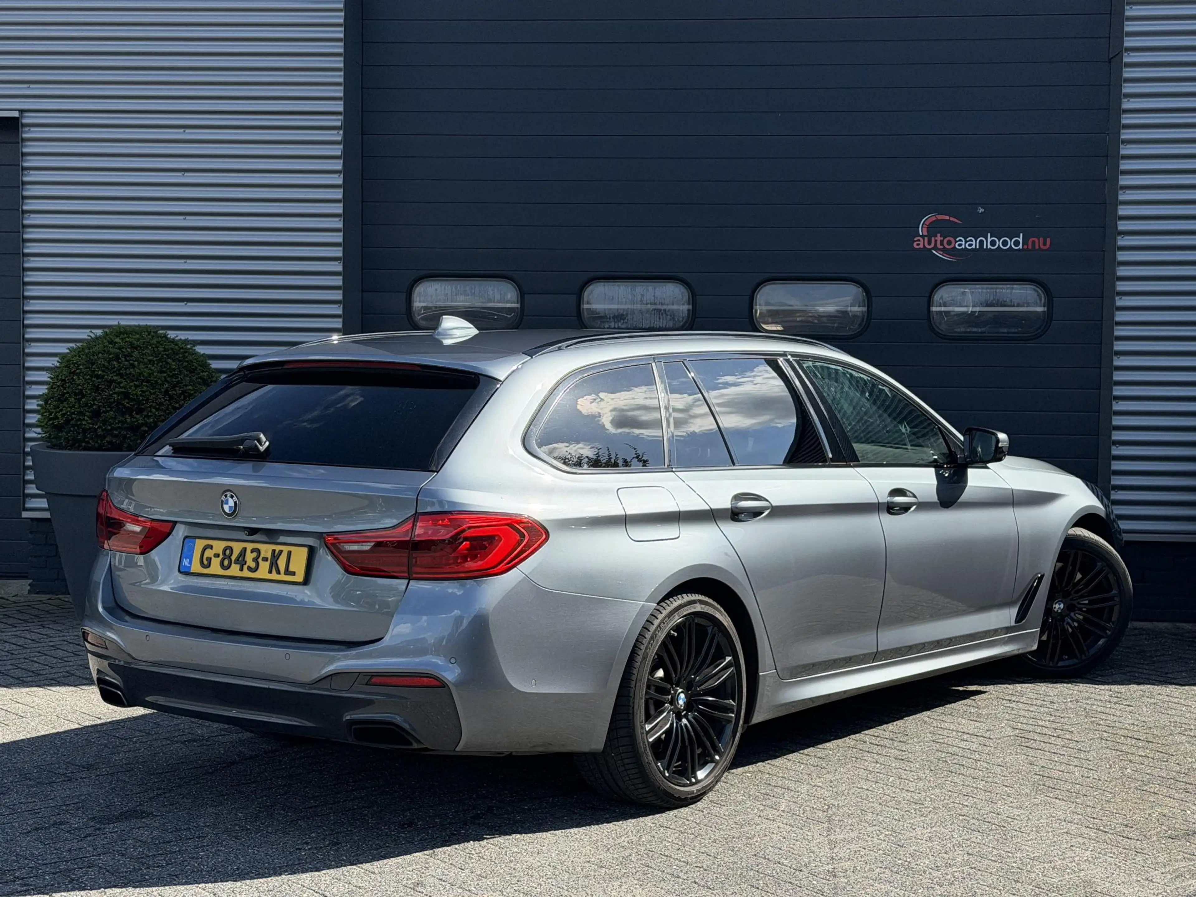 BMW 530 5-serie Touring 530d High Executive M-Sport | 360* — photo 2