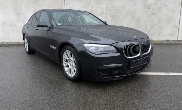 BMW 740 7 740d xDrive M-Sport