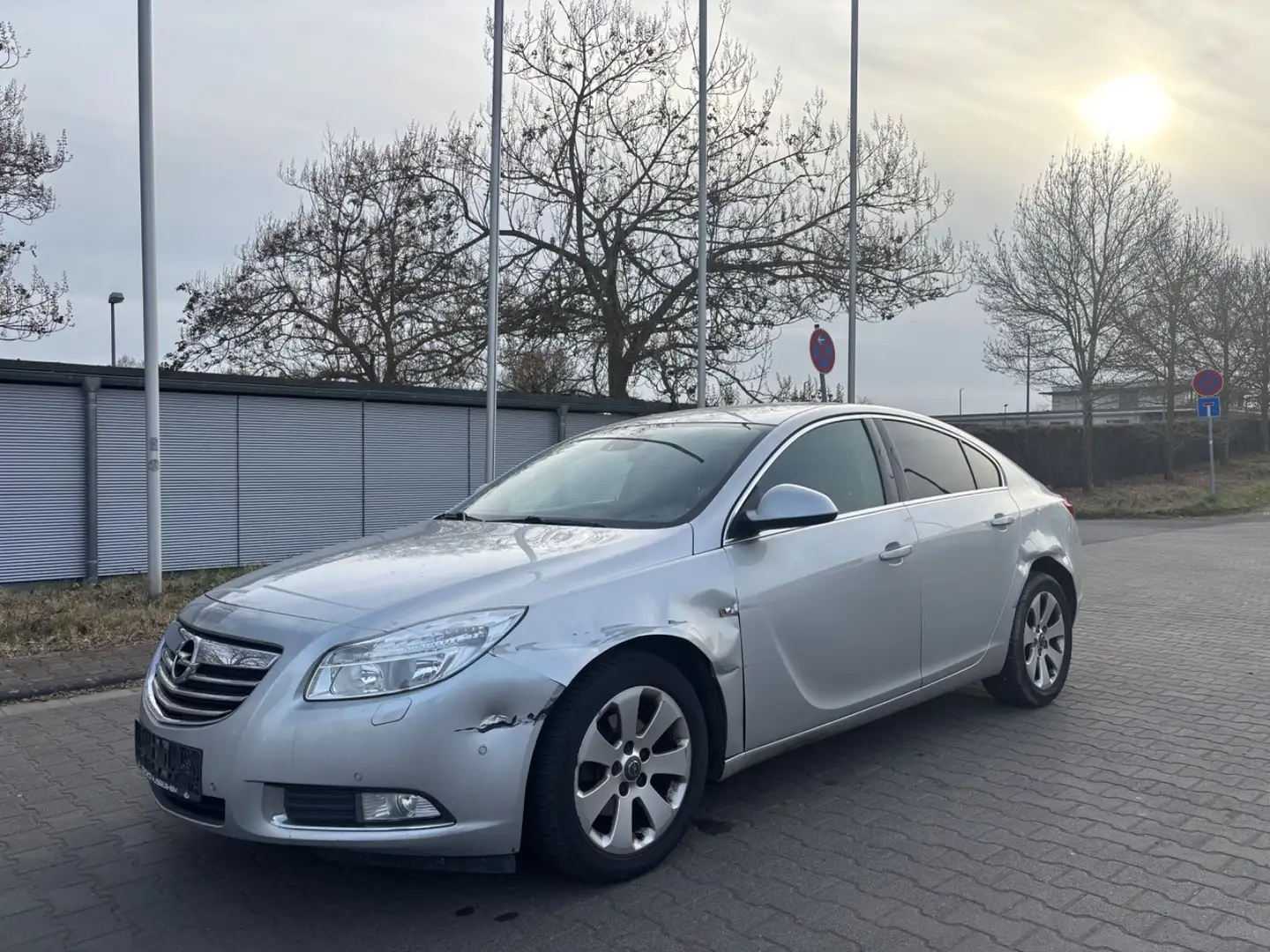 Opel Insignia A Lim. Edition Navi*SHZ*Klima*TEMPO*PDC Silber - 2