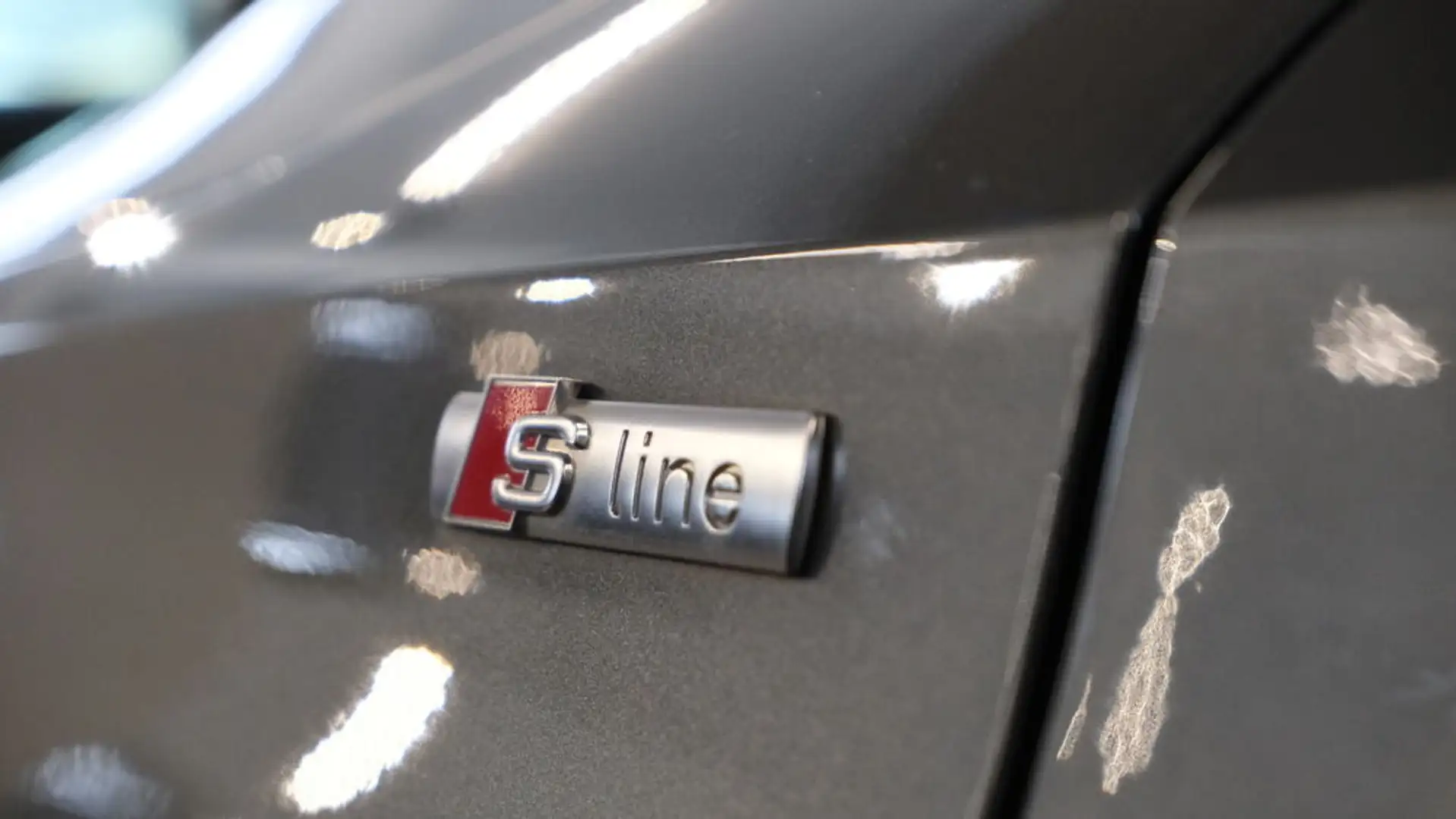 Audi A3 30 TDI S line Grau - 2